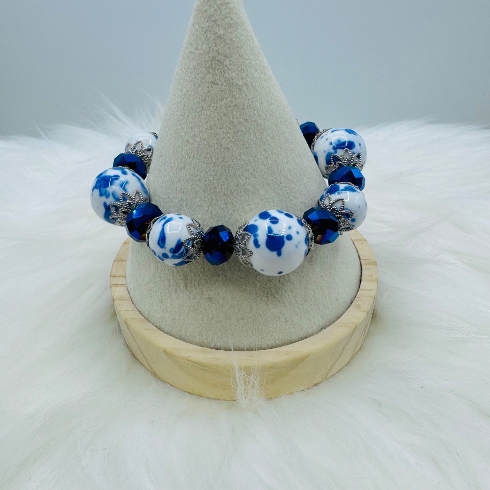 Large Beads Blue & White Statement Beaded Bracelet - Picture 4 of 7